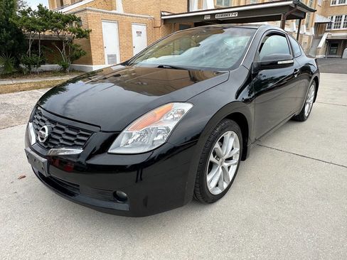 Used 2009 Nissan Altima 3.5 SE w/ Premium Pkg image 2