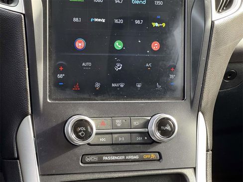 Used 2024 Ford Edge SEL image 5