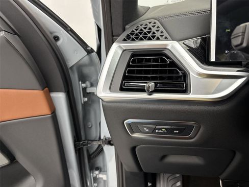 New 2026 BMW X7 xDrive40i AWD/4WD image 31