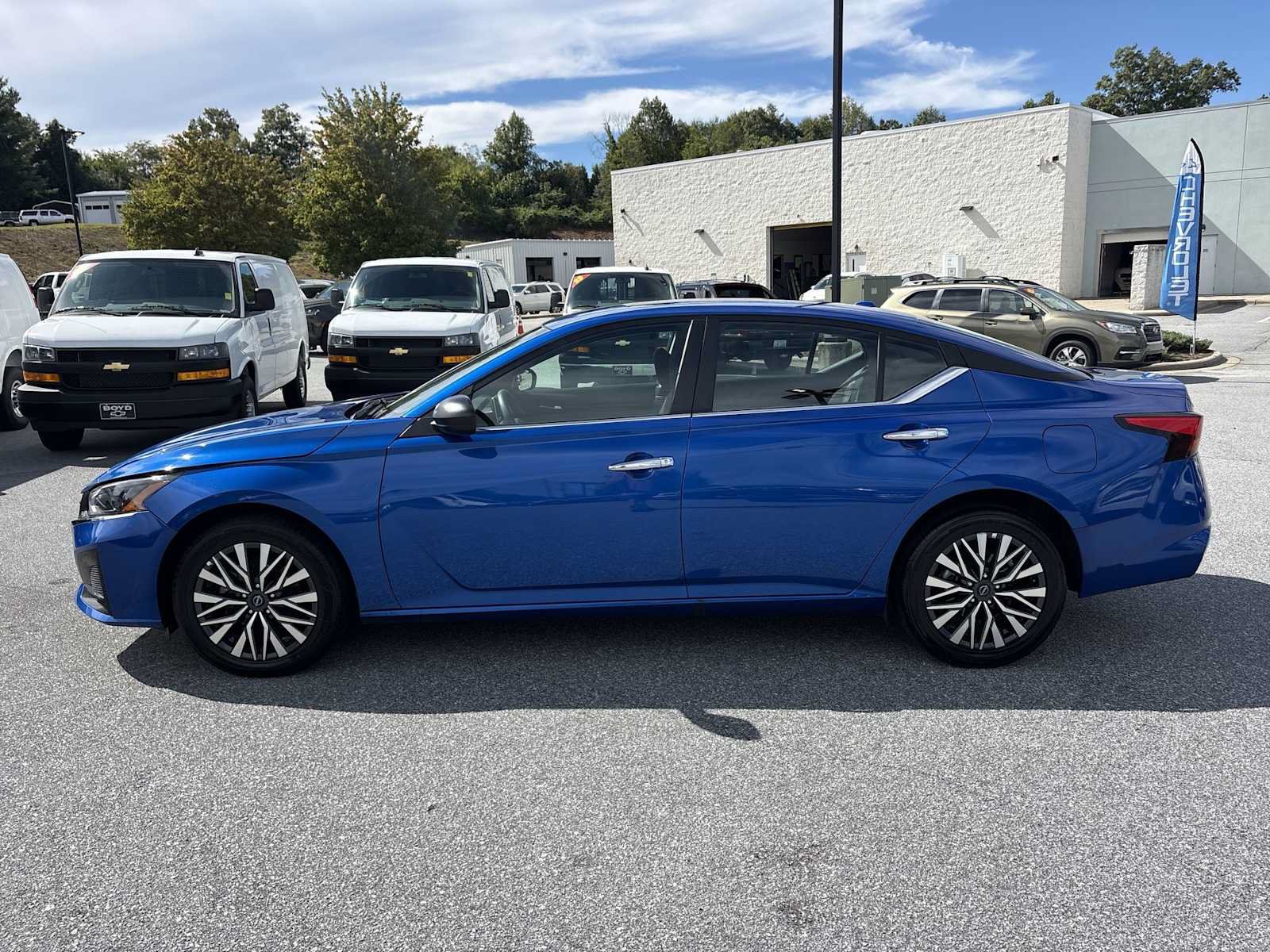 Used 2025 Nissan Altima 2.5 SV AWD/4WD image 9