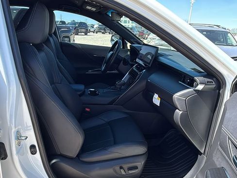 Used 2024 Toyota Venza Limited image 26