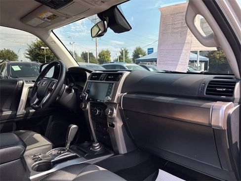 Used 2022 Toyota 4Runner SR5 Premium image 39