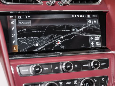 Used 2025 Bentley Bentayga image 40