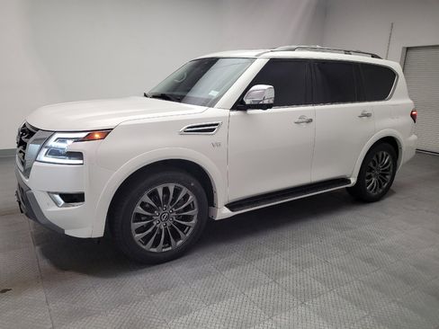 Used 2022 Nissan Armada Platinum w/ Captain's Chairs Package RWD image 2