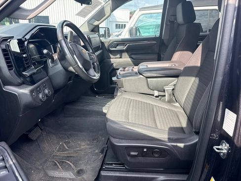 Used 2023 Chevrolet Silverado 1500 LT w/ Protection Package AWD/4WD image 5
