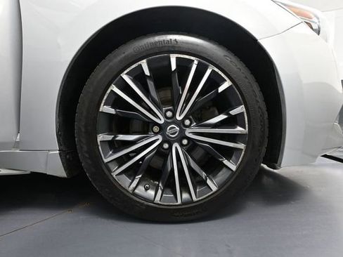 Used 2017 Nissan Maxima 3.5 SV w/ Dynamic Package FWD image 15