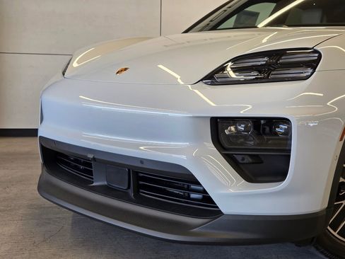 New 2026 Porsche Macan Electric RWD image 26