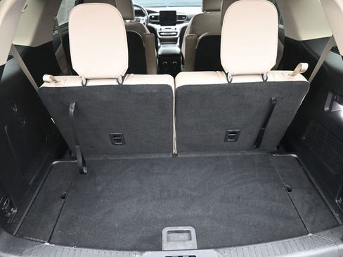 Used 2021 Ford Explorer XLT w/ Equipment Group 202A image 9