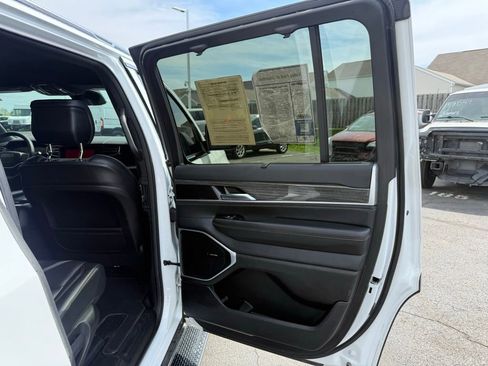 Used 2022 Jeep Wagoneer Series III w/ Convenience Group I AWD/4WD image 52