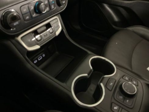 Used 2023 GMC Terrain SLT w/ Tech Package image 22