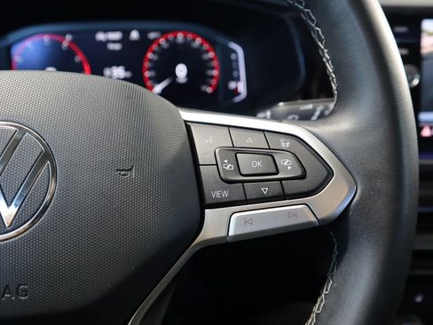 Used 2022 Volkswagen Taos SEL w/ Panoramic Sunroof Package image 12