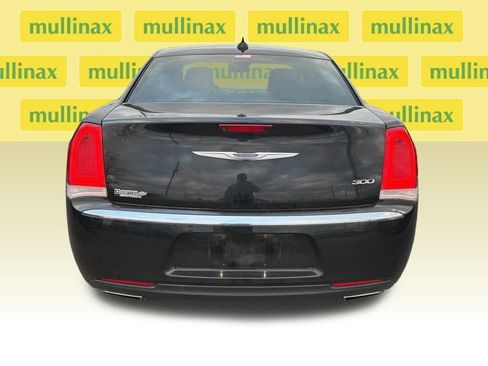 Used 2020 Chrysler 300 Limited image 9