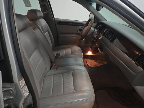 Used 2000 Lincoln Town Car Signature image 16