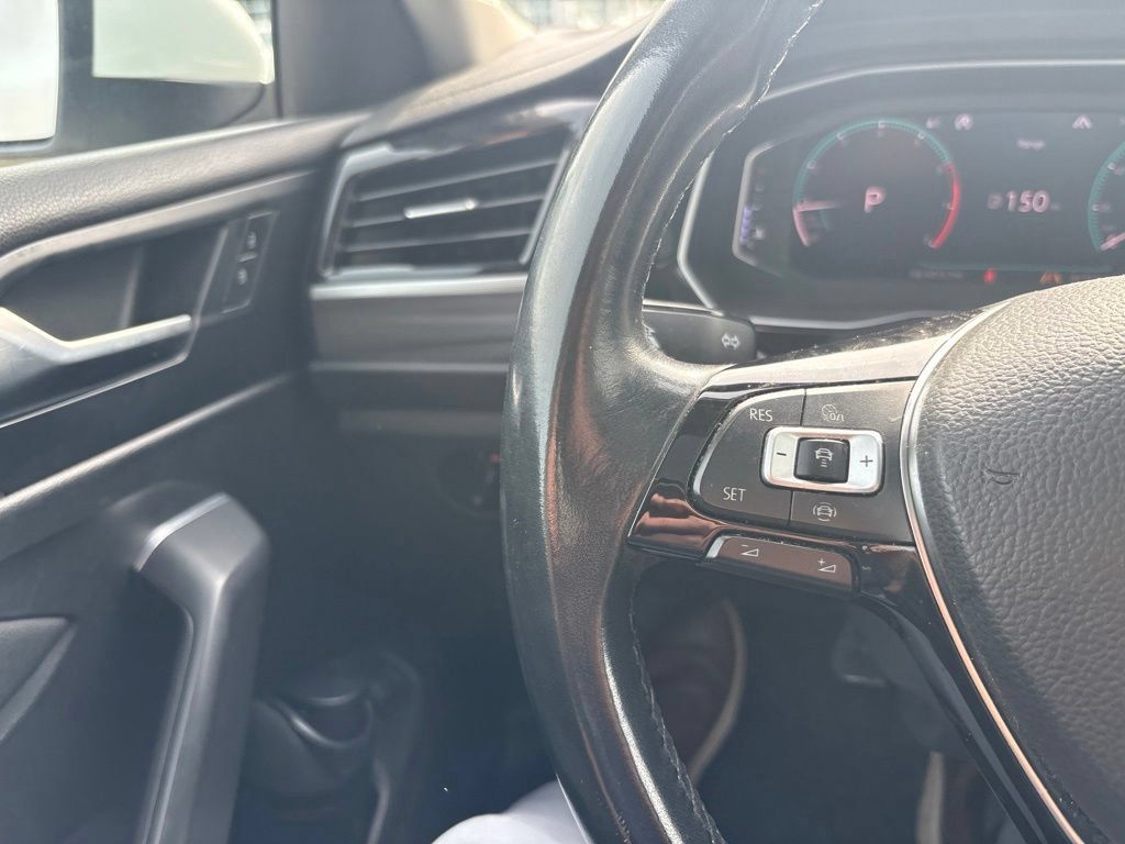 Used 2019 Volkswagen Jetta SEL w/ Cold Weather Package FWD image 17