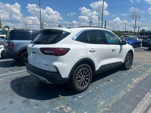 Used 2023 Ford Escape SE FWD image 3