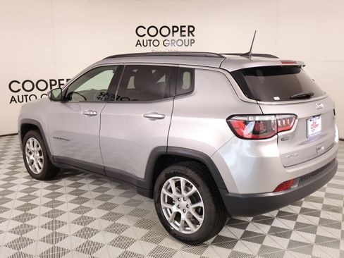 Used 2024 Jeep Compass Latitude AWD/4WD image 22