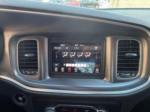 Used 2019 Dodge Charger SXT image 23
