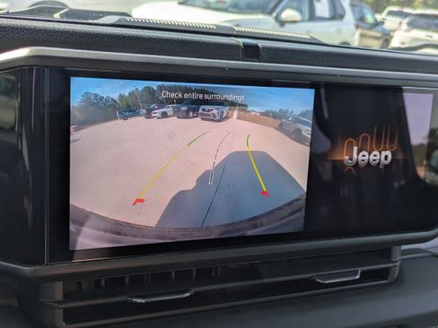 Used 2024 Jeep Wrangler Sport S image 19