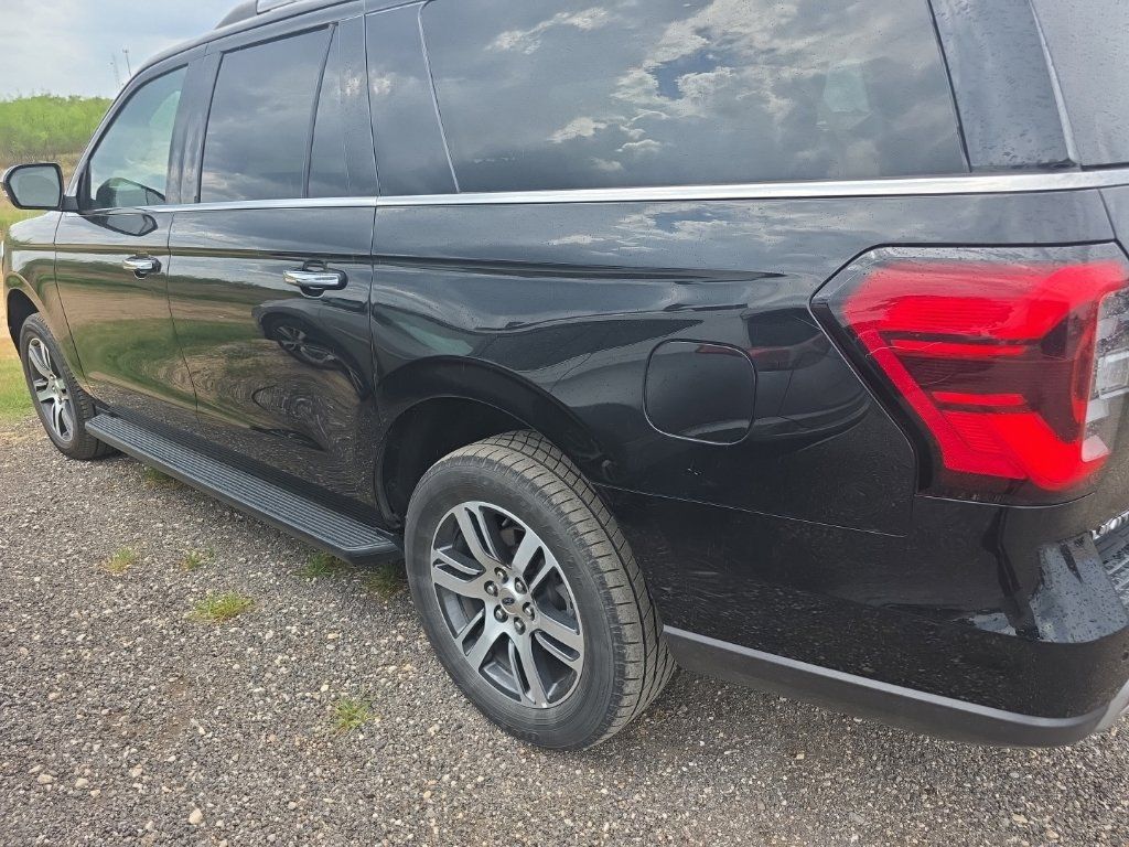 Used 2024 Ford Expedition Max Limited RWD image 3