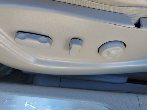 Used 2011 Buick Lucerne CXL image 23