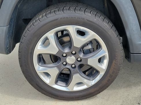 Used 2018 Jeep Compass Limited w/ Navigation Group image 9