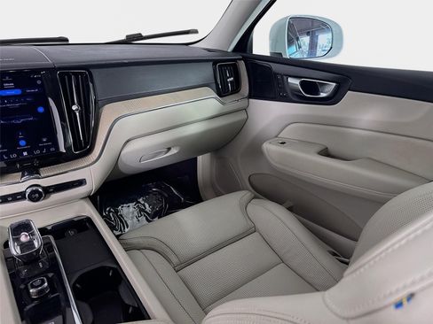 Used 2022 Volvo XC60 B5 Inscription w/ Advanced Package AWD/4WD image 27