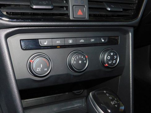 Used 2022 Volkswagen Taos SE w/ Panoramic Sunroof Package image 25