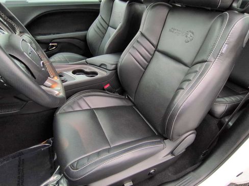 Used 2023 Dodge Challenger SRT Hellcat w/ Driver Convenience Group image 16