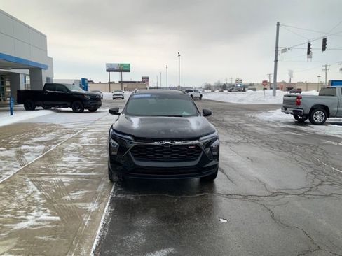 Certified 2024 Chevrolet Trax RS w/ Sunroof Package image 3