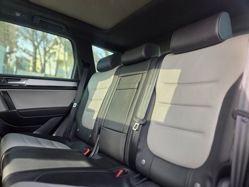 Used 2017 Volkswagen Touareg Wolfsburg Edition image 23