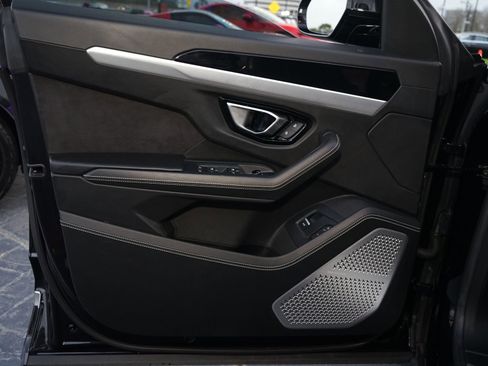 Used 2019 Lamborghini Urus image 28