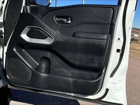 Used 2022 Nissan Frontier SV image 29