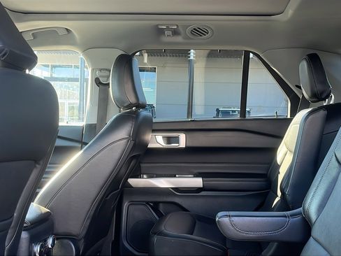 Used 2021 Ford Explorer Limited w/ Equipment Group 301A image 19