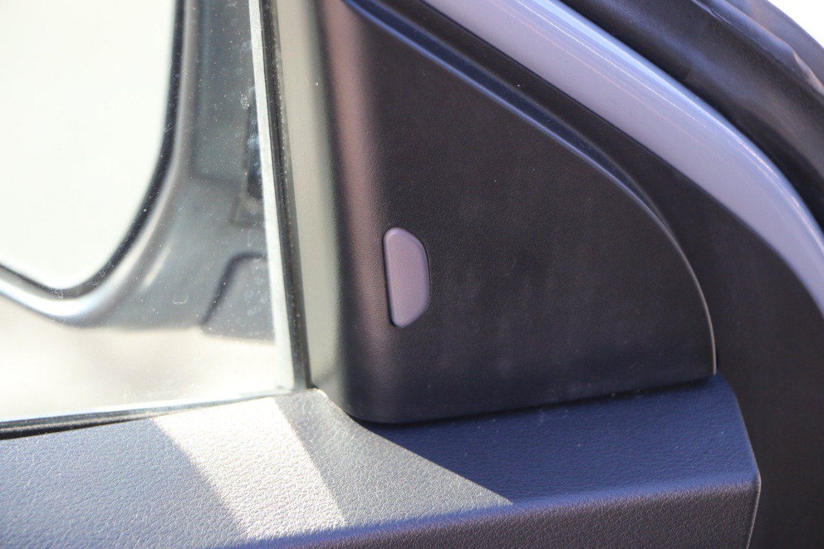 Used 2022 Nissan Kicks SR w/ Interior Electronics Package FWD image 17