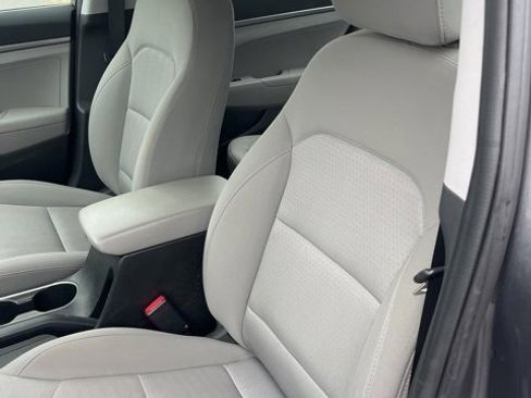 Used 2018 Hyundai Elantra SE image 11