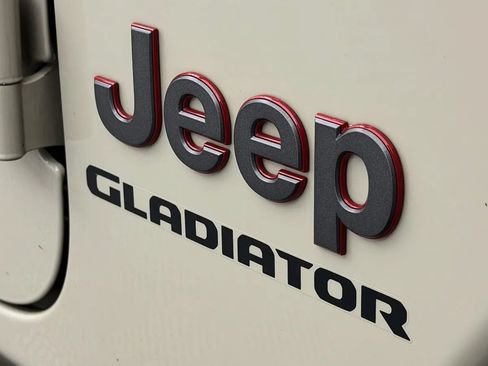 Used 2022 Jeep Gladiator Rubicon w/ LED Lighting Group AWD/4WD image 10