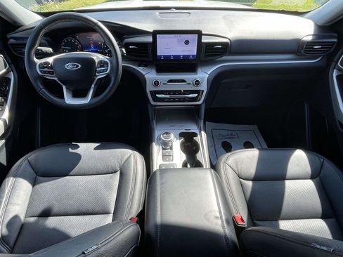 Used 2024 Ford Explorer XLT image 11