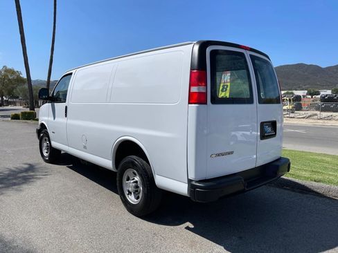 Used 2022 Chevrolet Express 2500 w/ Driver Convenience Package RWD image 7