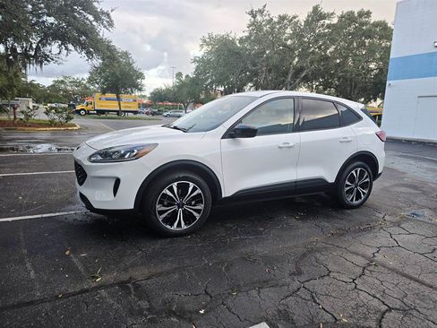 Used 2022 Ford Escape SE w/ SE Sport Appearance Package image 3