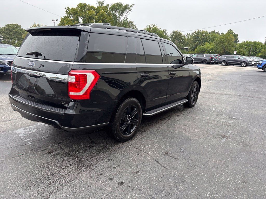 Used 2020 Ford Expedition XLT w/ Equipment Group 202A AWD/4WD image 3