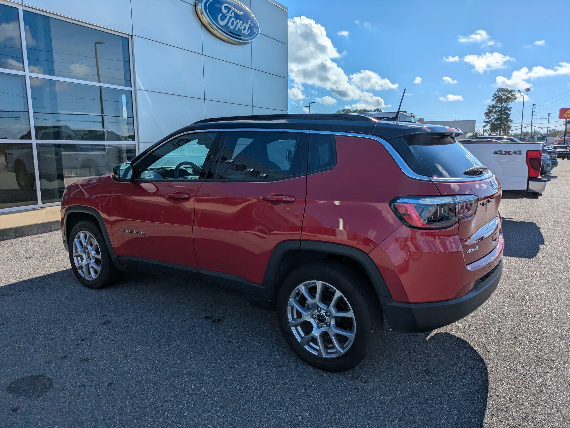 Used 2025 Jeep Compass Limited AWD/4WD image 6