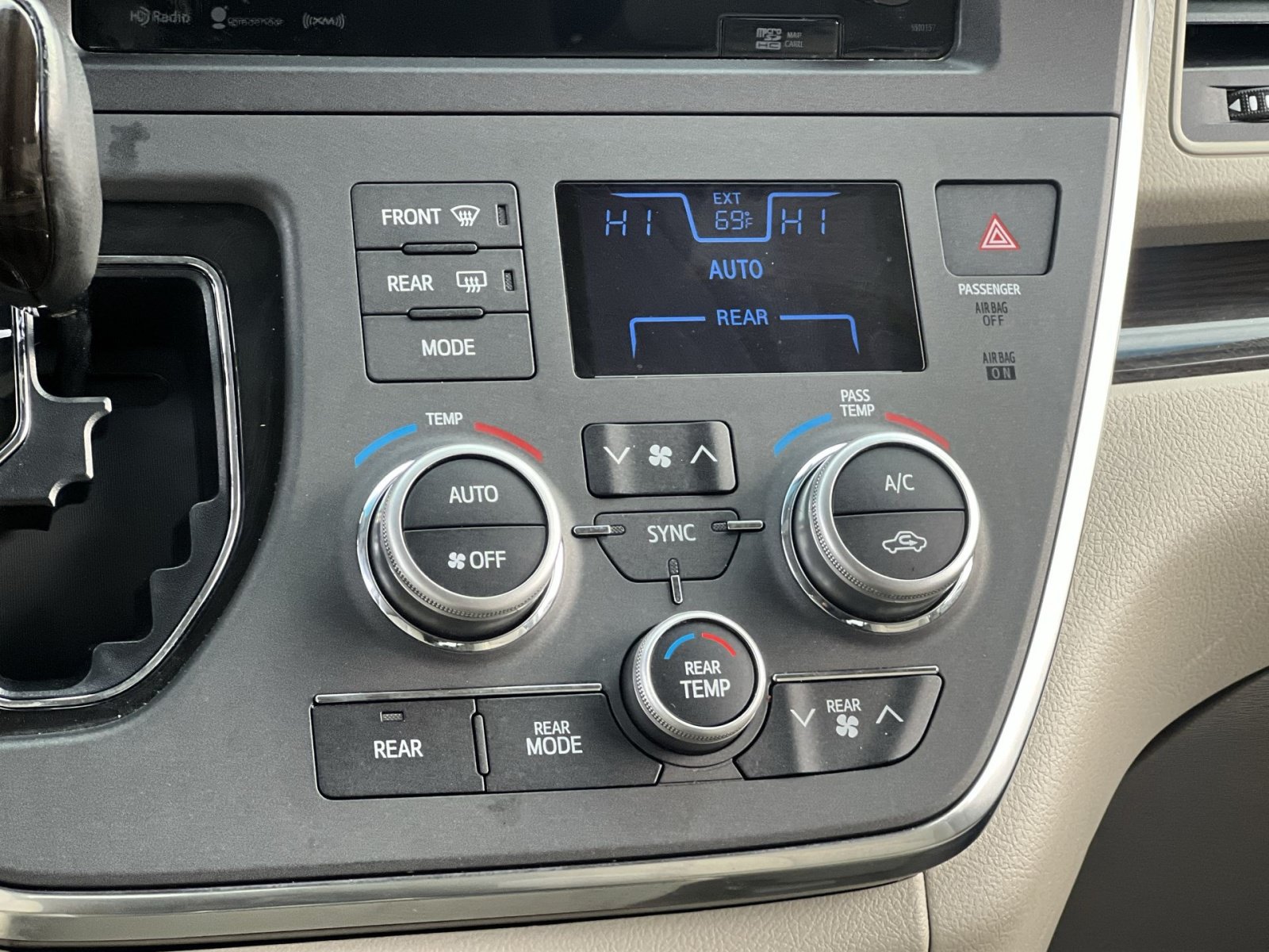 Used 2017 Toyota Sienna XLE w/ XLE Navigation Package FWD image 20