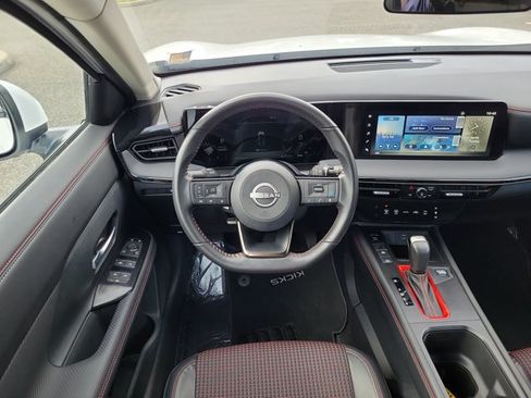 Used 2025 Nissan Kicks SR FWD image 10