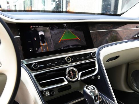 New 2025 Bentley Flying Spur Plug-In Hybrid image 17