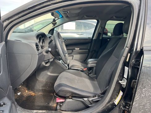 Used 2010 Dodge Caliber SXT image 7