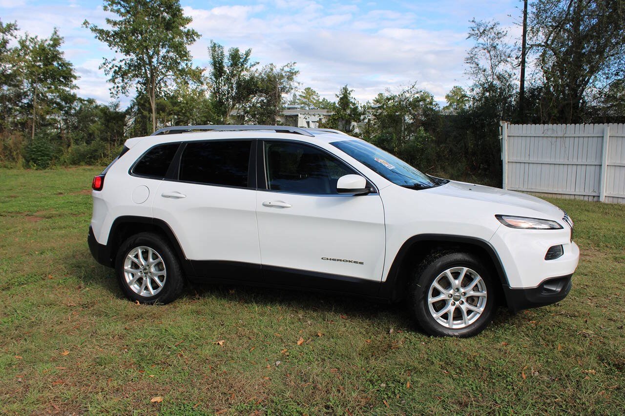 Used 2015 Jeep Cherokee Latitude w/ Comfort/Convenience Group AWD/4WD image 6