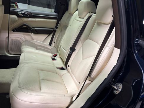 Used 2017 Porsche Cayenne S image 18