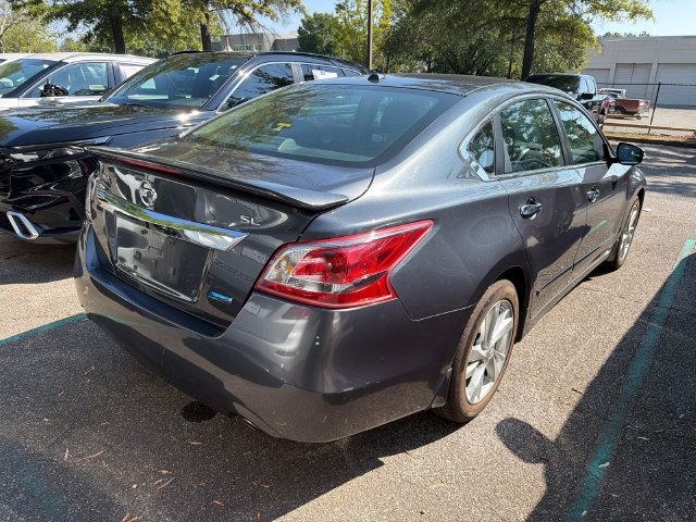 Used 2013 Nissan Altima 2.5 SL w/ Technology Pkg FWD image 12