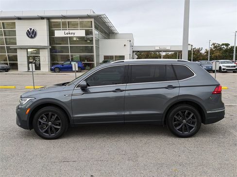 Certified 2022 Volkswagen Tiguan SE image 4