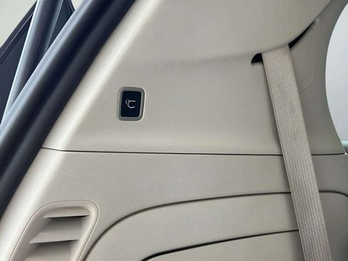 Used 2022 Chrysler Pacifica Touring-L FWD image 18
